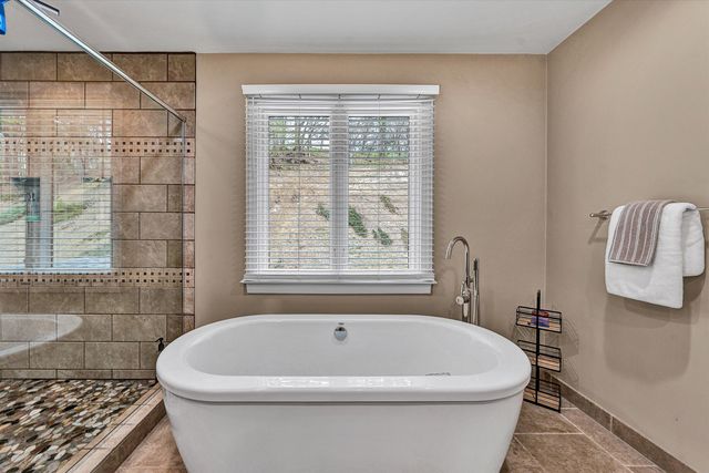 6524 Fairway Estates DR, Roanoke, VA 24018