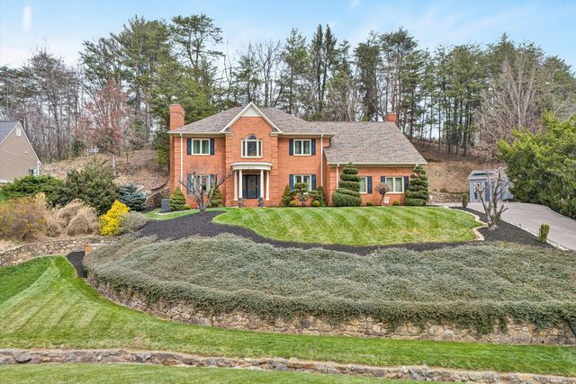 6524 Fairway Estates DR, Roanoke, VA 24018