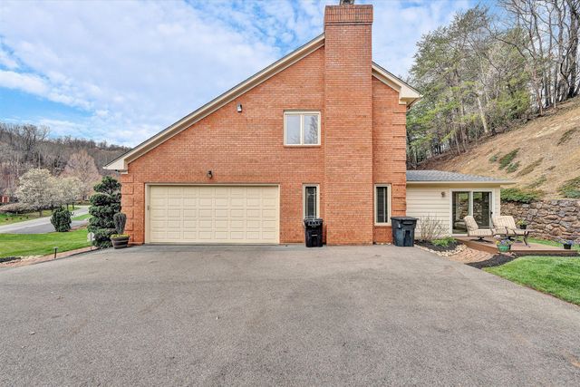 6524 Fairway Estates DR, Roanoke, VA 24018