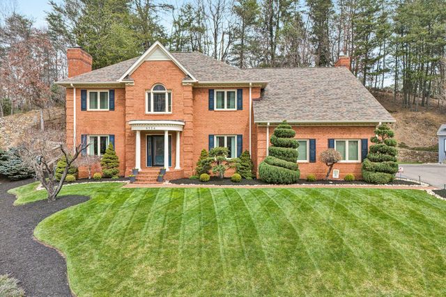 6524 Fairway Estates DR, Roanoke, VA 24018