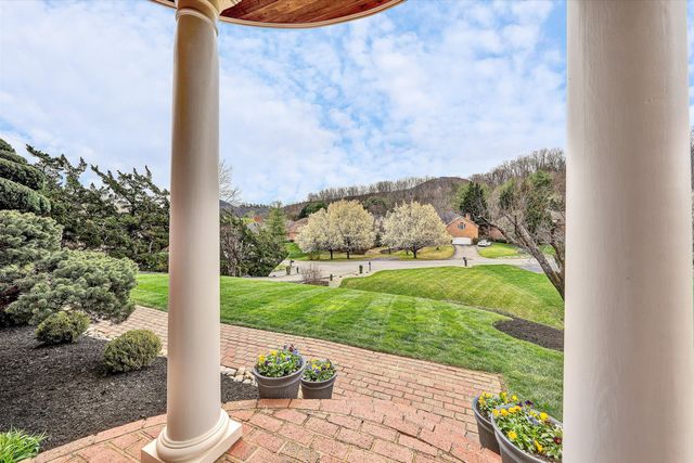 6524 Fairway Estates DR, Roanoke, VA 24018