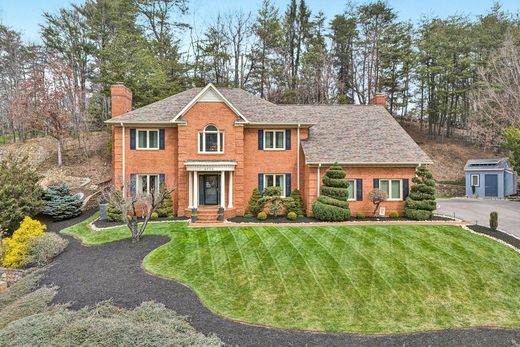 6524 Fairway Estates DR, Roanoke, VA 24018