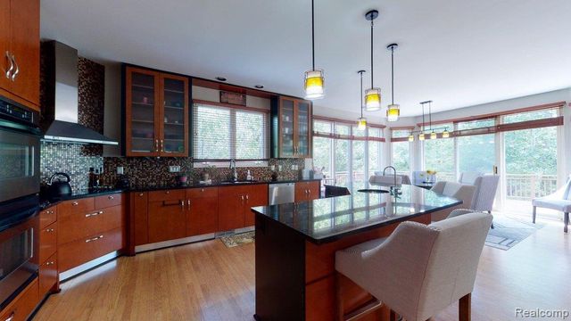 29148 Bradmoor Court, Farmington Hills, MI 48334