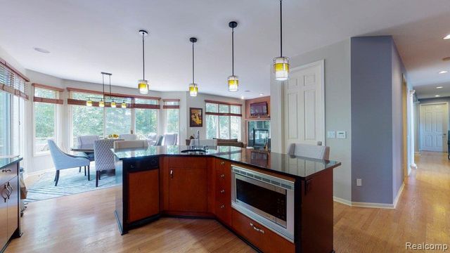 29148 Bradmoor Court, Farmington Hills, MI 48334