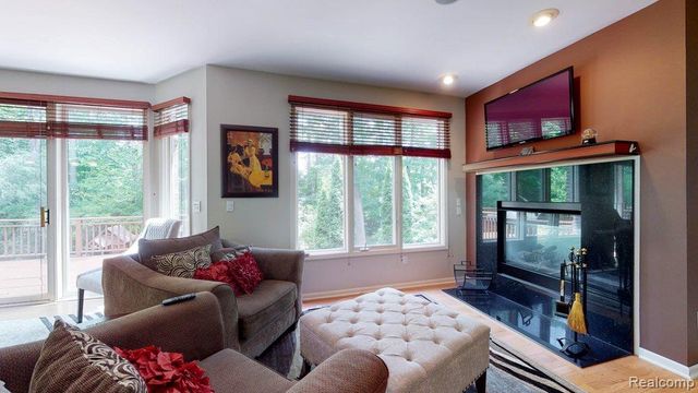 29148 Bradmoor Court, Farmington Hills, MI 48334