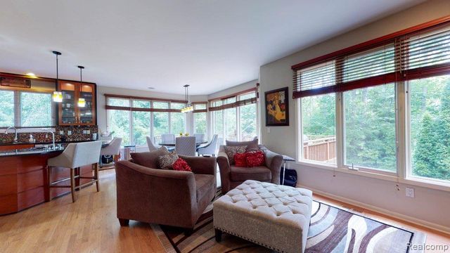29148 Bradmoor Court, Farmington Hills, MI 48334