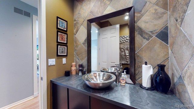 29148 Bradmoor Court, Farmington Hills, MI 48334