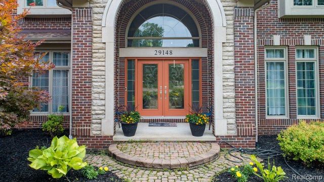 29148 Bradmoor Court, Farmington Hills, MI 48334