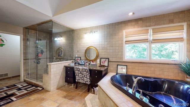 29148 Bradmoor Court, Farmington Hills, MI 48334