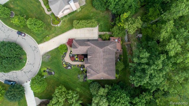 29148 Bradmoor Court, Farmington Hills, MI 48334