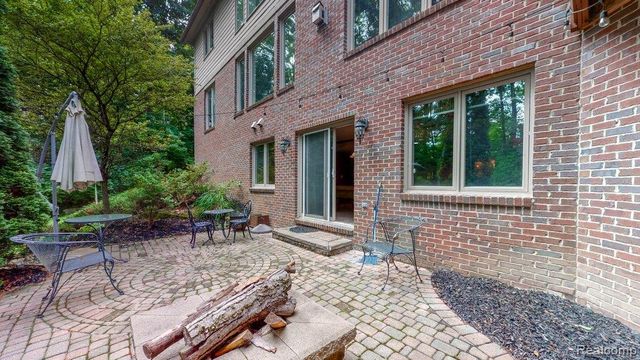 29148 Bradmoor Court, Farmington Hills, MI 48334