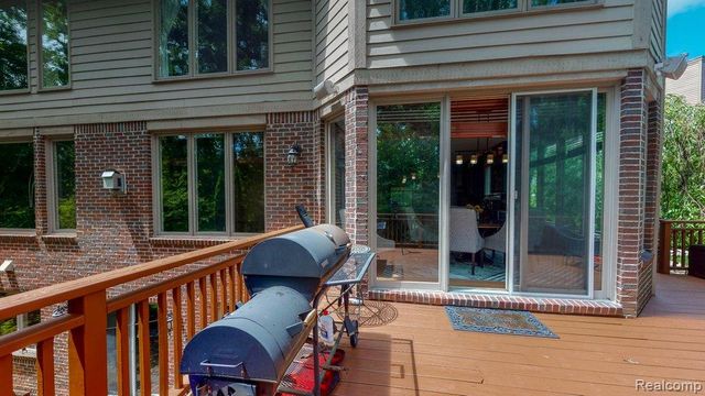 29148 Bradmoor Court, Farmington Hills, MI 48334