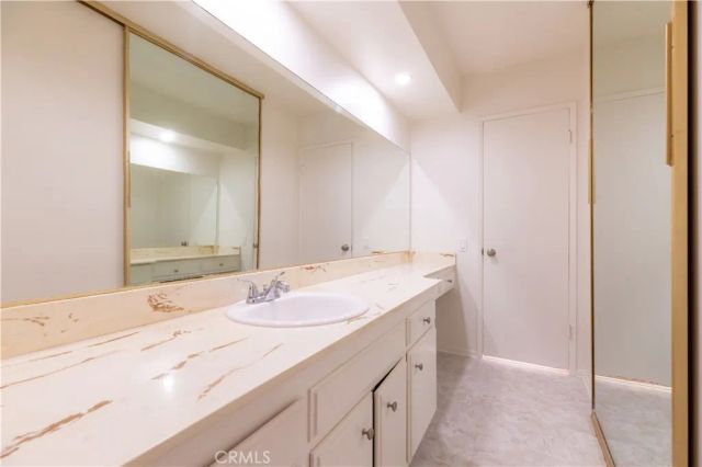 5320 Zelzah Avenue 314, Encino, CA 91316