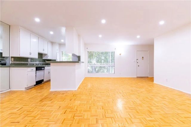 5320 Zelzah Avenue 314, Encino, CA 91316