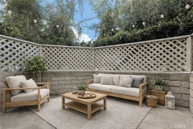 15044 Nordhoff 1, North Hills, CA 91343