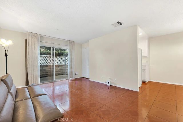 15044 Nordhoff 1, North Hills, CA 91343