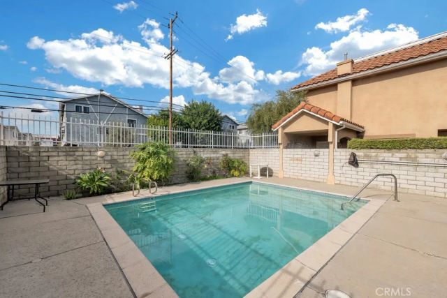 15044 Nordhoff 1, North Hills, CA 91343