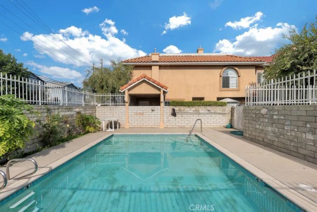 15044 Nordhoff 1, North Hills, CA 91343