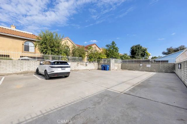 15044 Nordhoff 1, North Hills, CA 91343