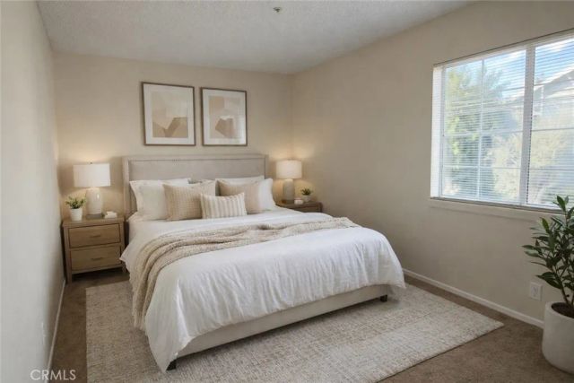 15044 Nordhoff 1, North Hills, CA 91343