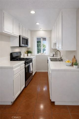 15044 Nordhoff 1, North Hills, CA 91343