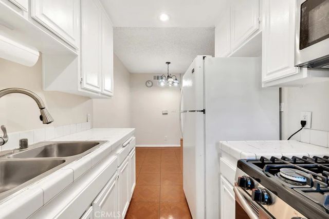 15044 Nordhoff 1, North Hills, CA 91343