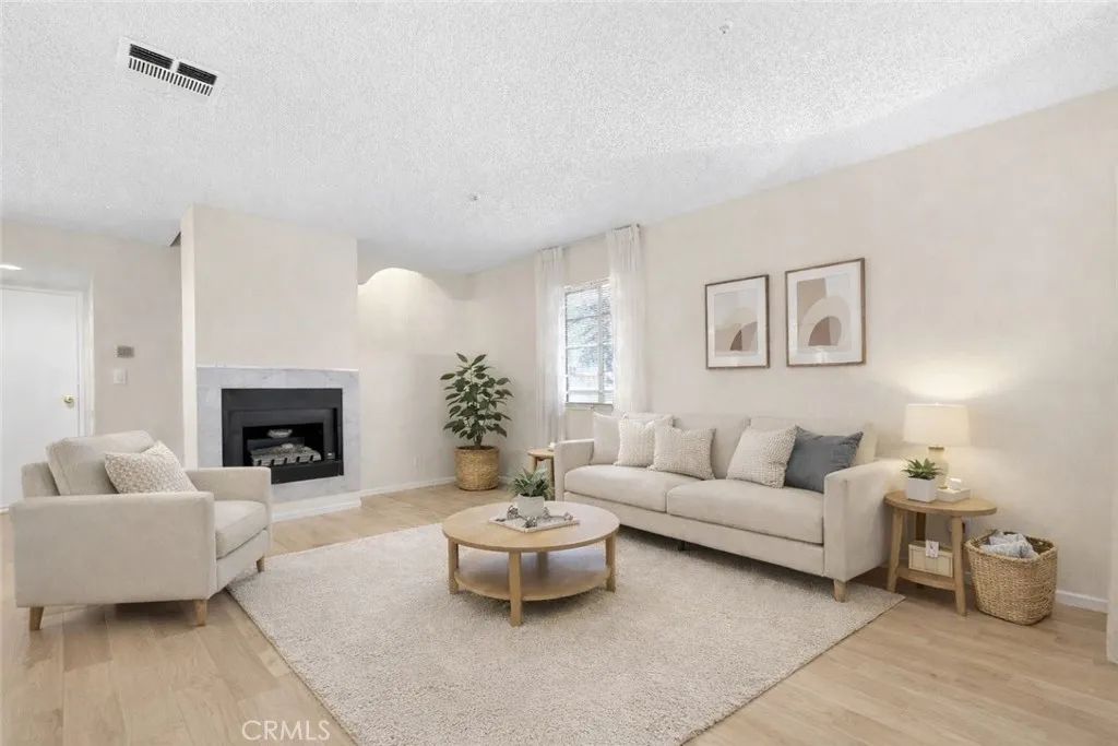 15044 Nordhoff 1, North Hills, CA 91343