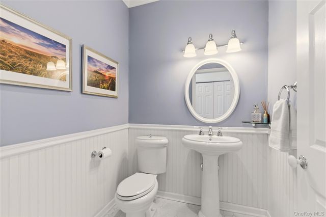 6 Empire Court, Dix Hills, NY 11746