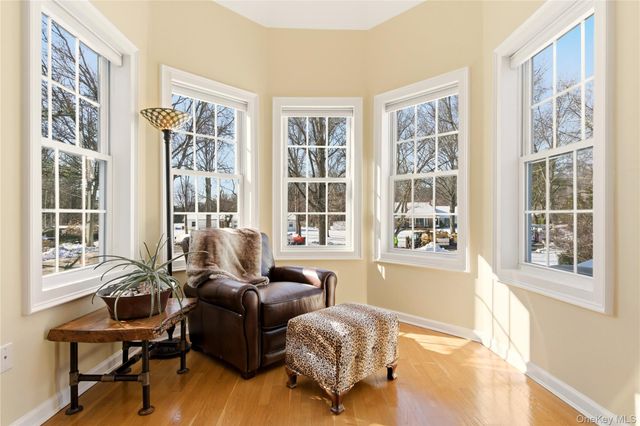 6 Empire Court, Dix Hills, NY 11746