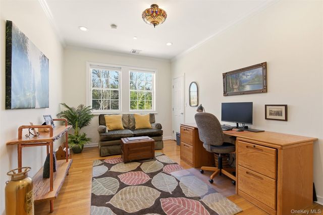 6 Empire Court, Dix Hills, NY 11746