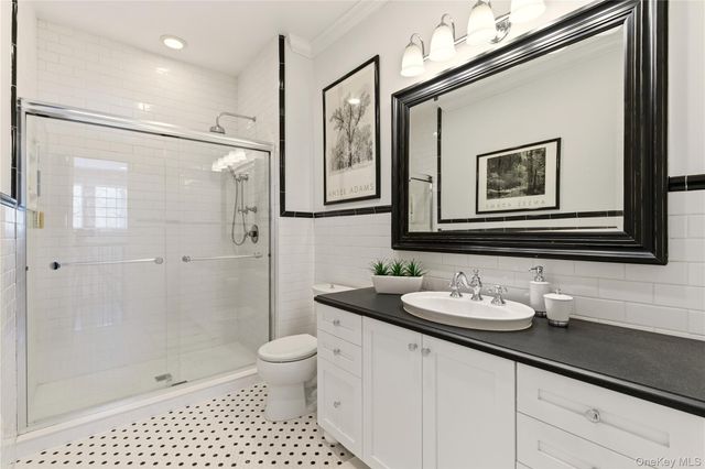 6 Empire Court, Dix Hills, NY 11746