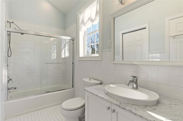 6 Empire Court, Dix Hills, NY 11746