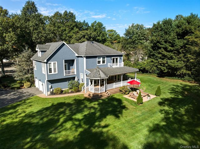 6 Empire Court, Dix Hills, NY 11746