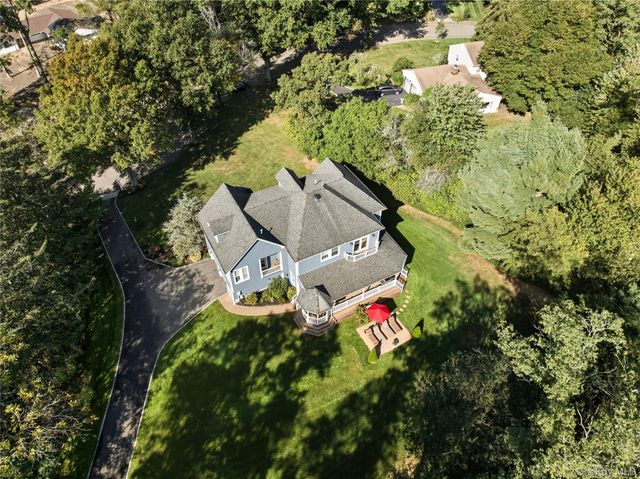 6 Empire Court, Dix Hills, NY 11746