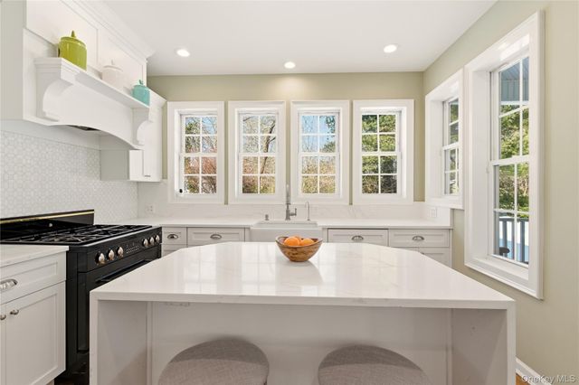 6 Empire Court, Dix Hills, NY 11746