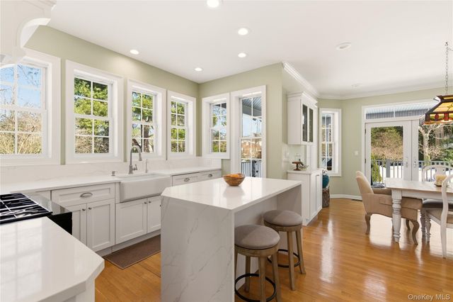 6 Empire Court, Dix Hills, NY 11746