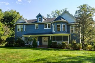 6 Empire Court, Dix Hills, NY 11746