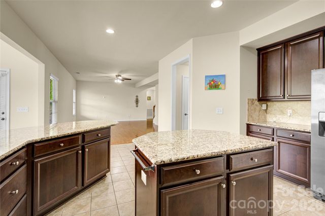 817 Wingthorn Rose Drive, Gastonia, NC 28056