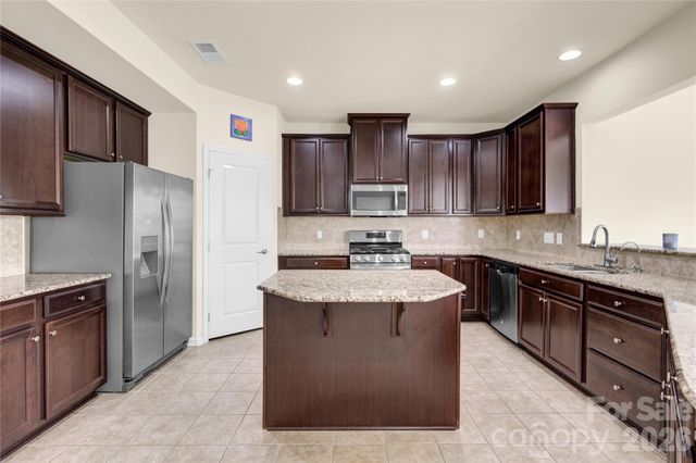 817 Wingthorn Rose Drive, Gastonia, NC 28056