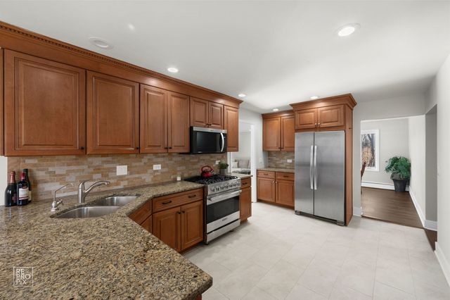 2072 Palatine Road, Inverness, IL 60067
