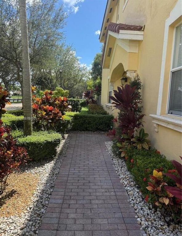 15030 SW 9th Ter, Miami, FL 33194