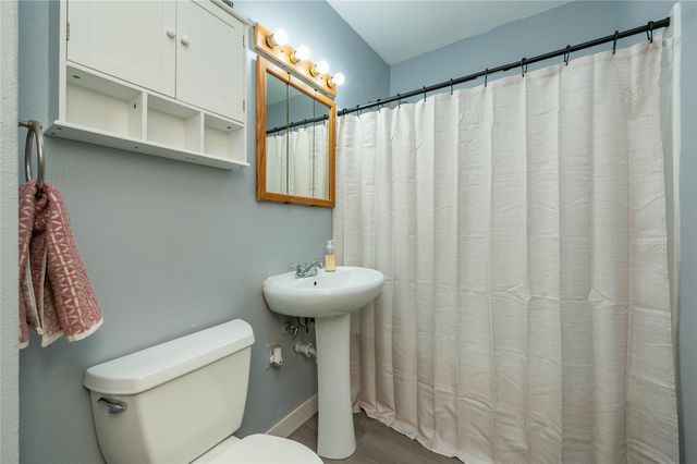 3103 E Shawnee Avenue, Des Moines, IA 50317