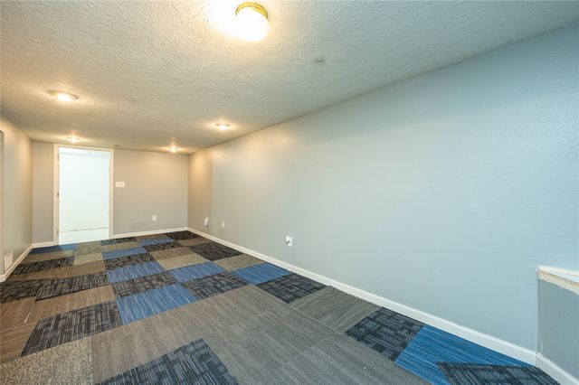 3103 E Shawnee Avenue, Des Moines, IA 50317