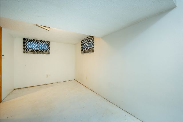 3103 E Shawnee Avenue, Des Moines, IA 50317