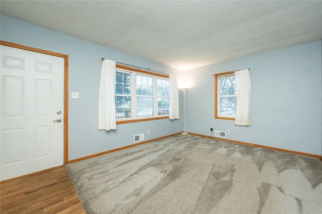 3103 E Shawnee Avenue, Des Moines, IA 50317