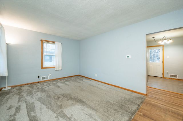 3103 E Shawnee Avenue, Des Moines, IA 50317