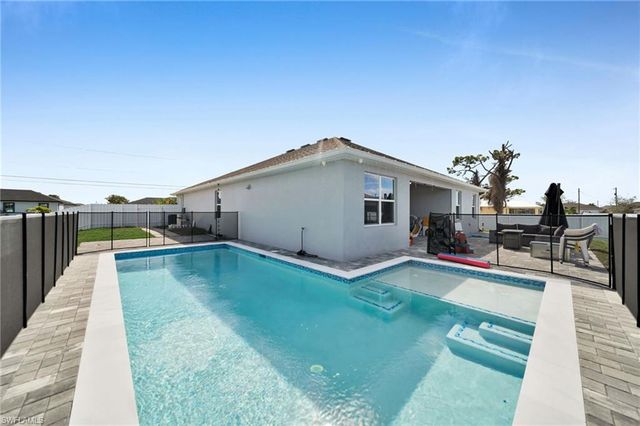 312 NW 17th PL, Cape Coral, FL 33993
