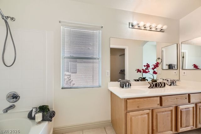 6713 Lookout Lodge Lane 1, North Las Vegas, NV 89084