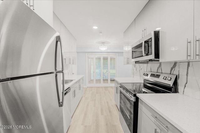 16 E Bluebell Lane, Mount Laurel, NJ 08054