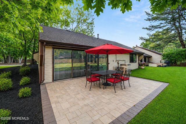 16 E Bluebell Lane, Mount Laurel, NJ 08054